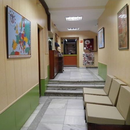 Nuria Hostal Madrid Exterior photo