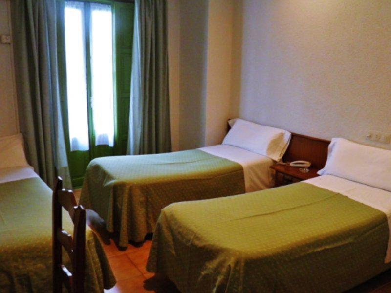 Nuria Hostal Madrid Exterior photo