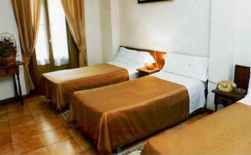 Nuria Hostal Madrid Exterior photo
