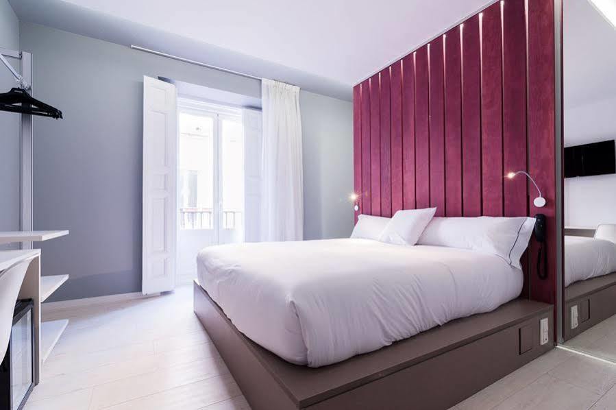 Nuria Hostal Madrid Exterior photo