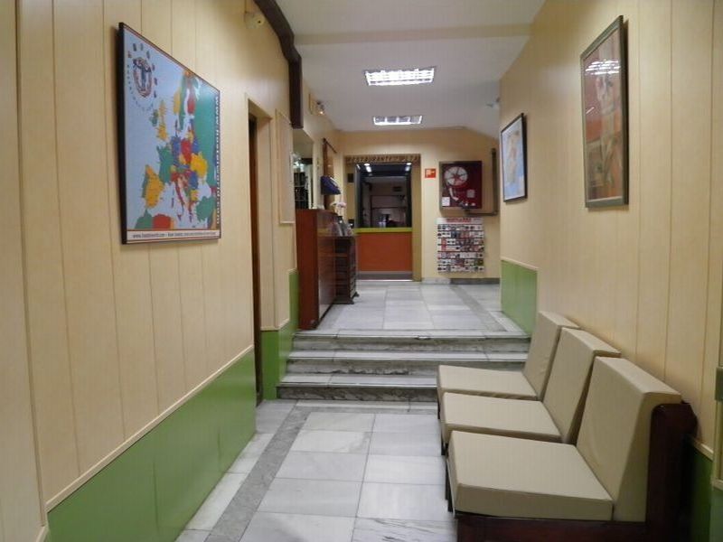 Nuria Hostal Madrid Exterior photo