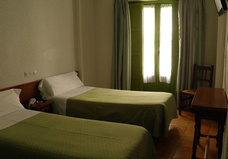 Nuria Hostal Madrid Exterior photo